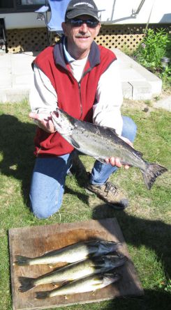 Peut-on demander mieux?? Une ouananiche et de beaux dorés.