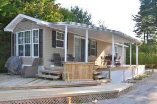 UN SITE ENTIÈREMENT AMÉNAGÉ, LOCATION SAISONNIÈRE