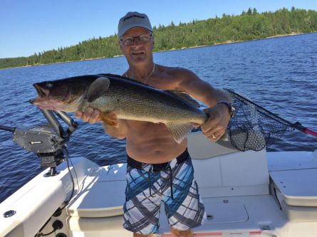 Un beau doré de 8 lbs, pêché par Patrick, le 22 août, au downrigger.